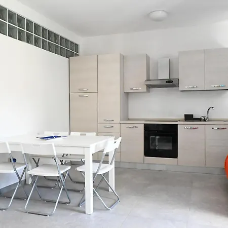 N305 - Numana, Comodo Trilocale Con Giardino