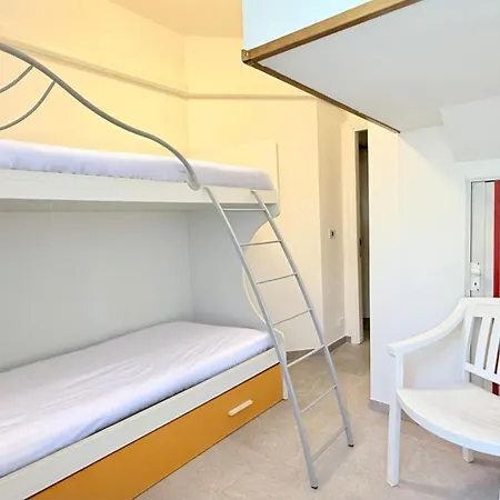 N305 - Numana, Comodo Trilocale Con Giardino *