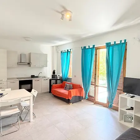 N305 - Numana, Comodo Trilocale Con Giardino Нумана