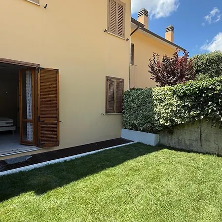 N305 - Numana, Comodo Trilocale Con Giardino *