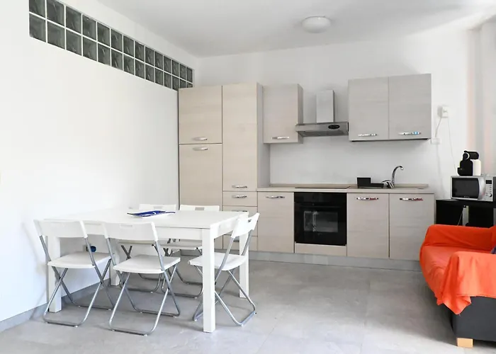 N305 - Numana, Comodo Trilocale Con Giardino