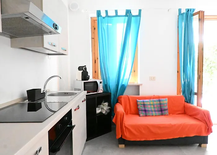 N305 - Numana, Comodo Trilocale Con Giardino *