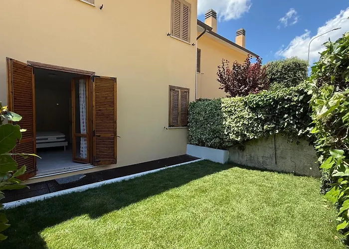 N305 - Numana, Comodo Trilocale Con Giardino *